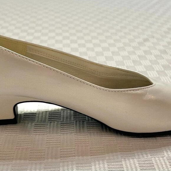 NIB 7.5 Medium Soft Style, A Hush Puppies Company - Picture 4 of 10